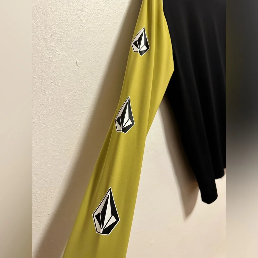 Volcom Men’s Confuse Long Sleeve Rash Guard With UV Protection Size XS